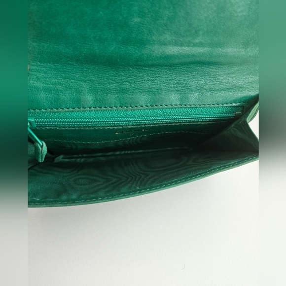 Chanel Green Caviar Vintage Small Flap Wallet - Picture 8 of 14